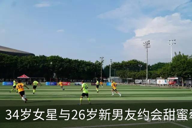 34岁女星与26岁新男友约会甜蜜牵手，曾历经两段婚姻后觅得新欢